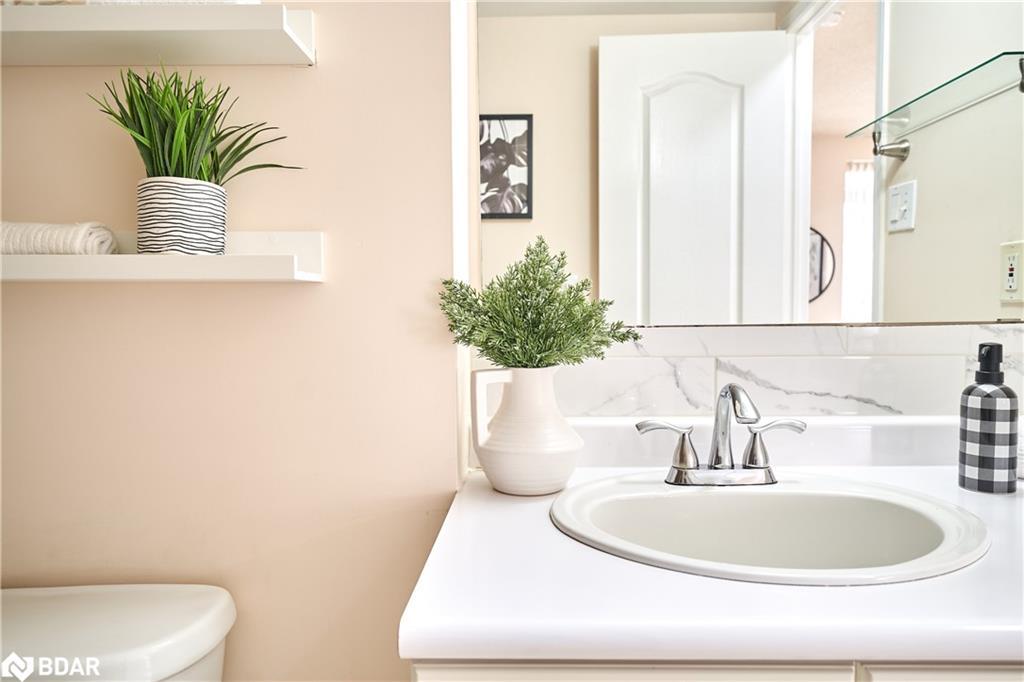 205-2874 Keele Street, Toronto, ON - Indoor Photo Showing Bathroom