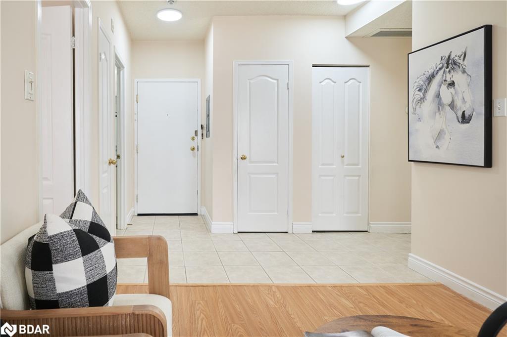 205-2874 Keele Street, Toronto, ON - Indoor Photo Showing Other Room