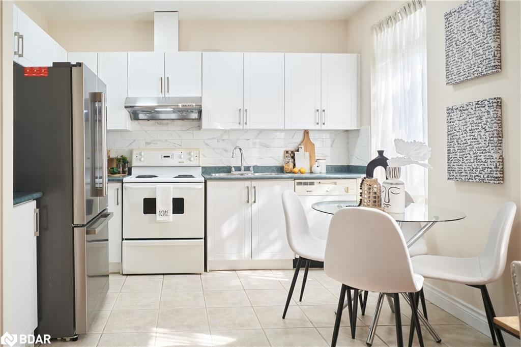 205-2874 Keele Street, Toronto, ON - Indoor