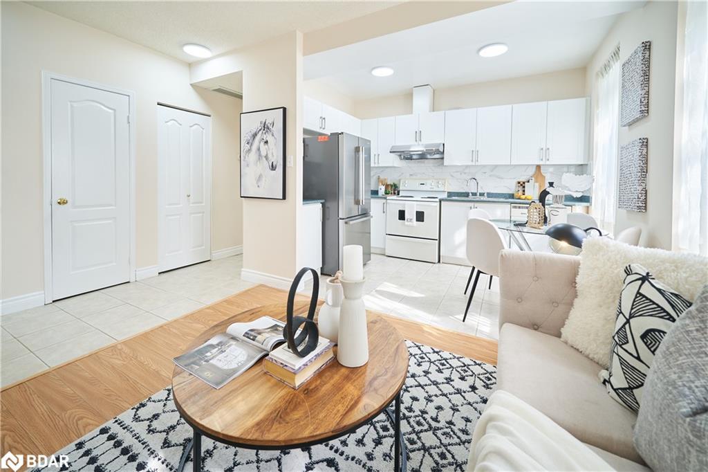 205-2874 Keele Street, Toronto, ON - Indoor