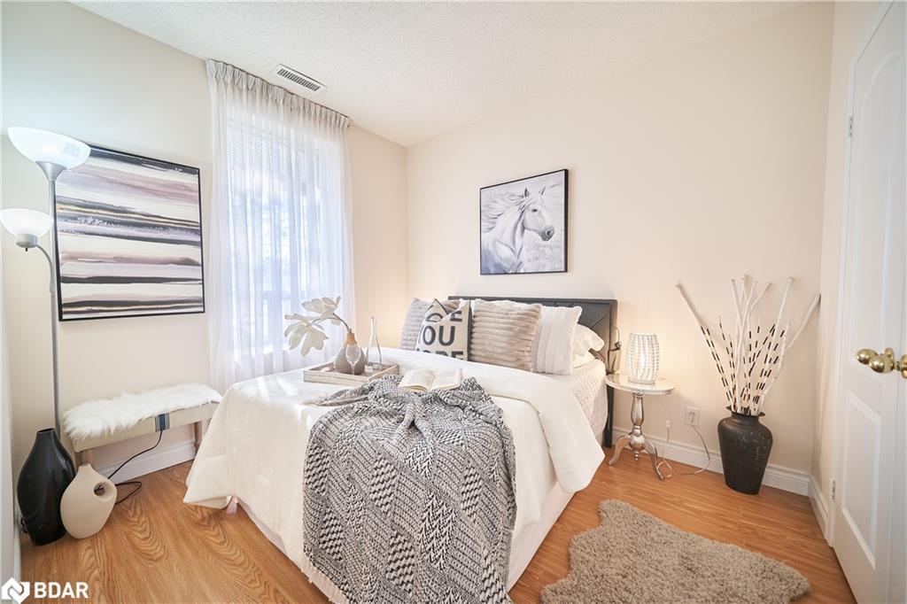 205-2874 Keele Street, Toronto, ON - Indoor Photo Showing Bedroom