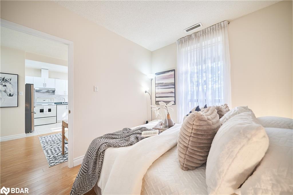 205-2874 Keele Street, Toronto, ON - Indoor Photo Showing Bedroom