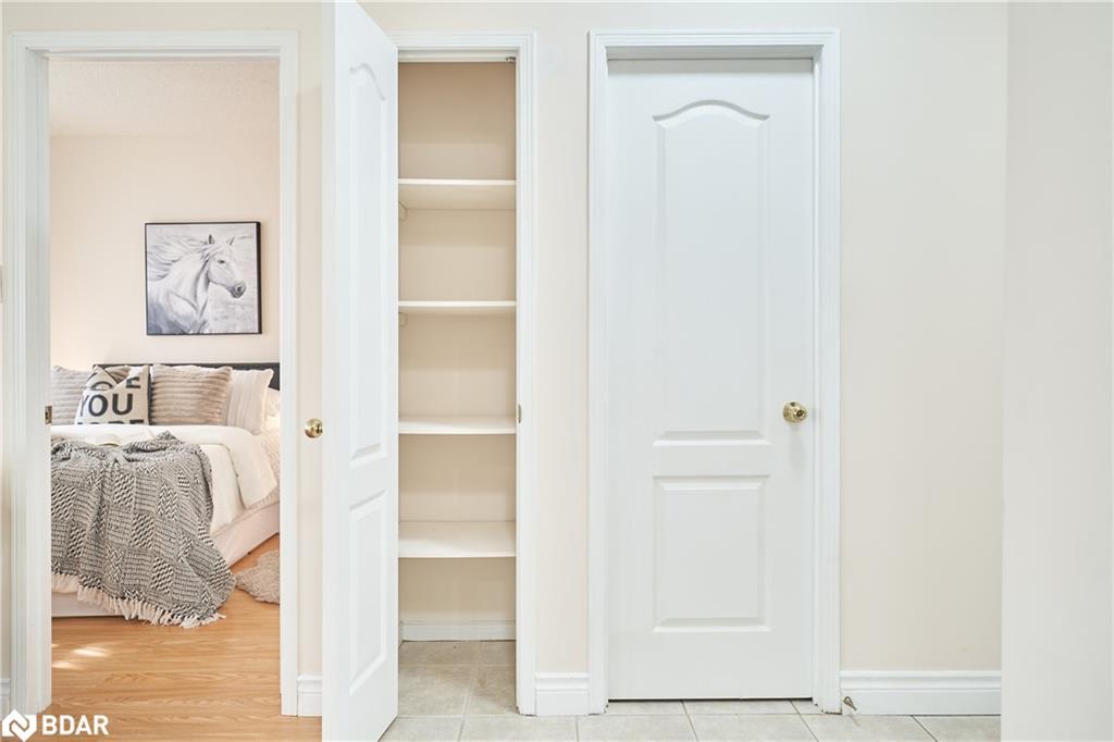 205-2874 Keele Street, Toronto, ON - Indoor