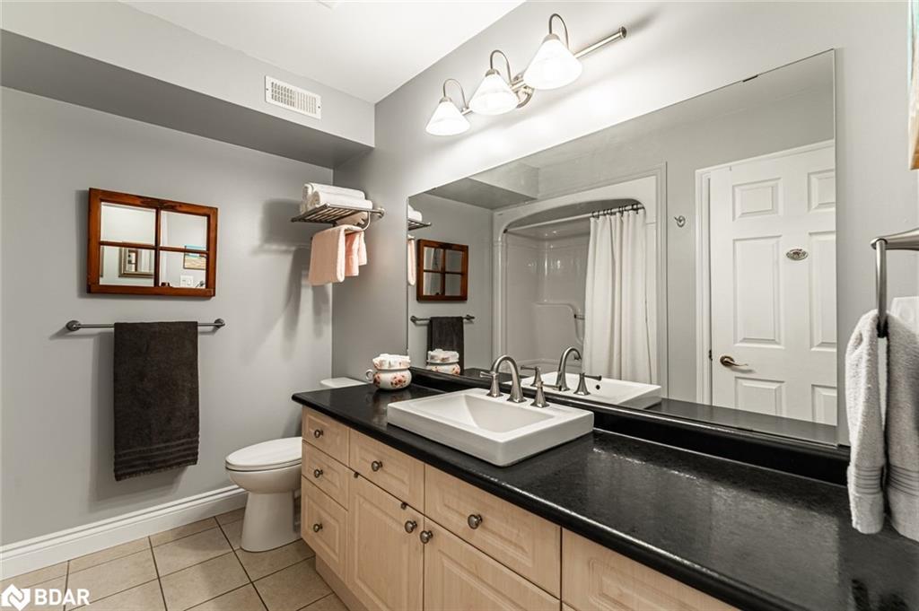 7-222 Steel Street, Barrie, ON - Indoor Photo Showing Bathroom