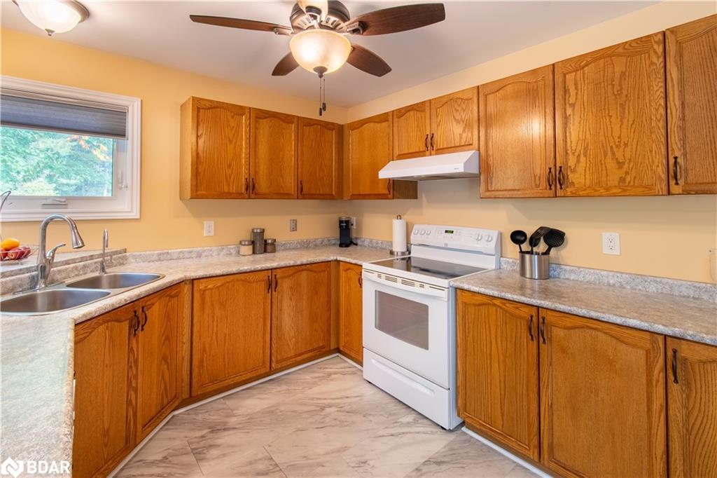 68 Dyer Drive, Wasaga Beach, ON - Indoor Photo Showing Kitchen With Double Sink