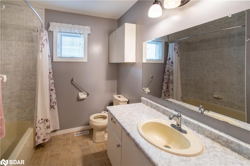 68 Dyer Drive, Wasaga Beach, ON - Indoor Photo Showing Bathroom