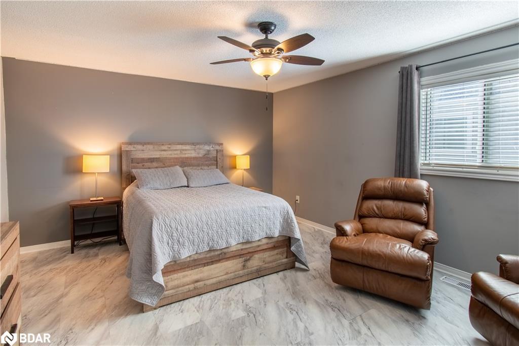 68 Dyer Drive, Wasaga Beach, ON - Indoor Photo Showing Bedroom