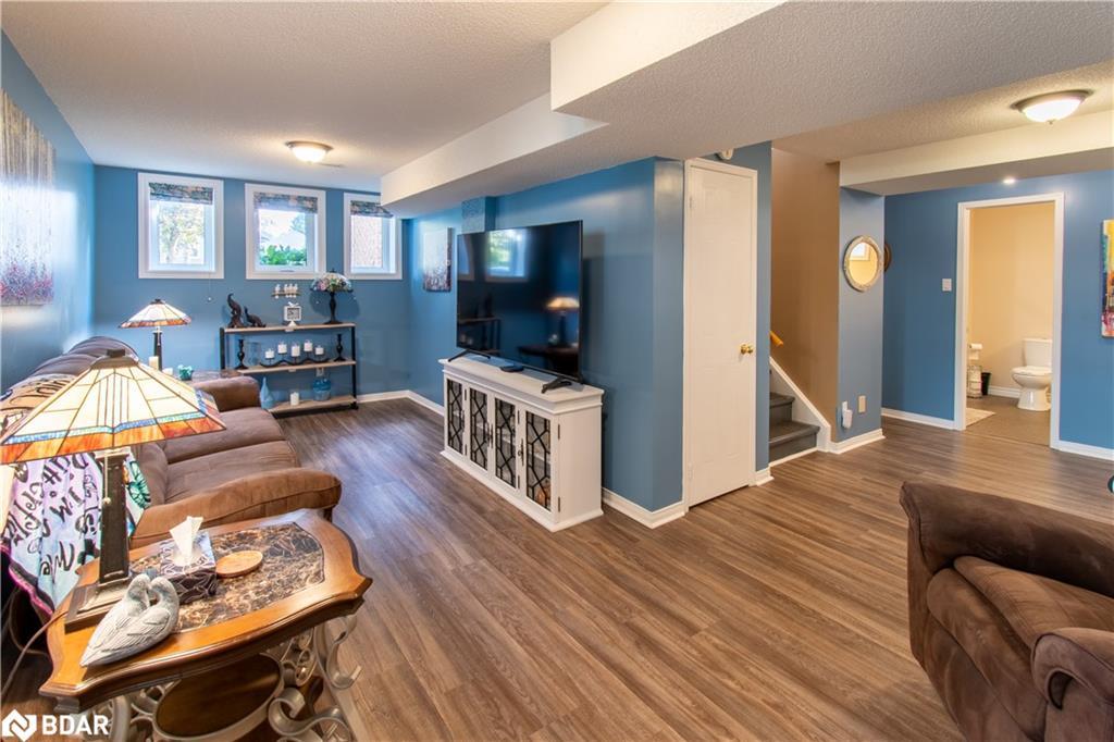 68 Dyer Drive, Wasaga Beach, ON - Indoor Photo Showing Living Room