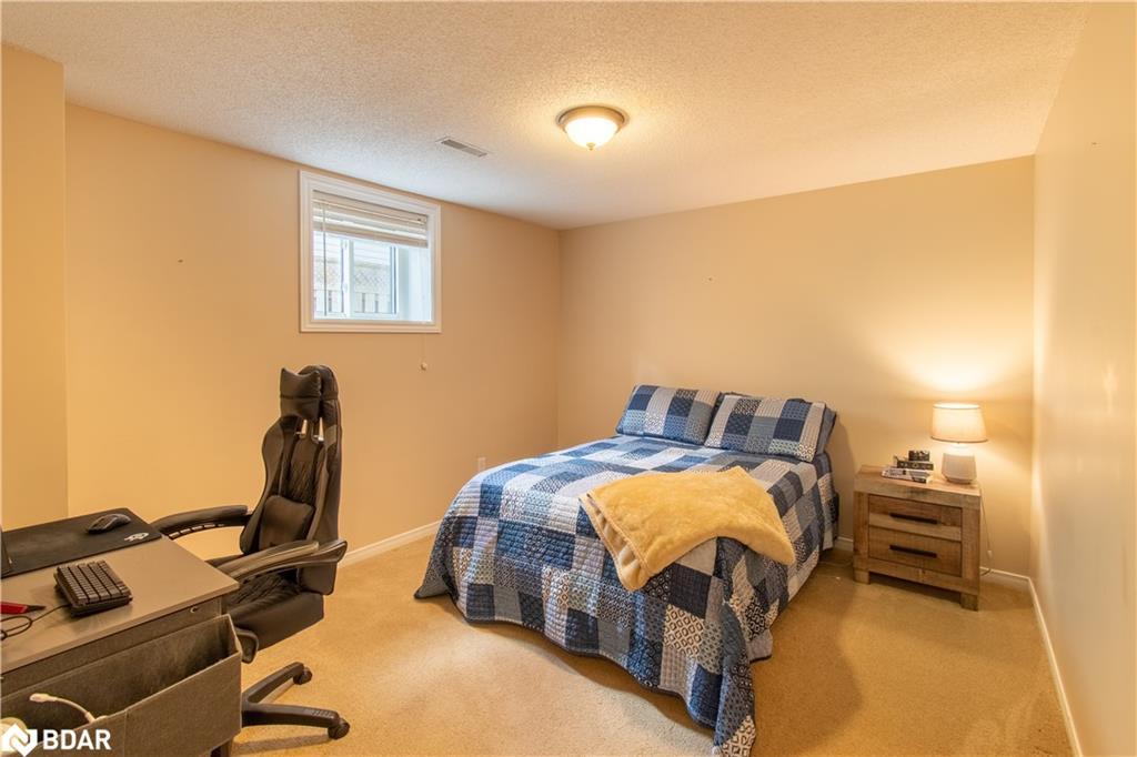 68 Dyer Drive, Wasaga Beach, ON - Indoor Photo Showing Bedroom