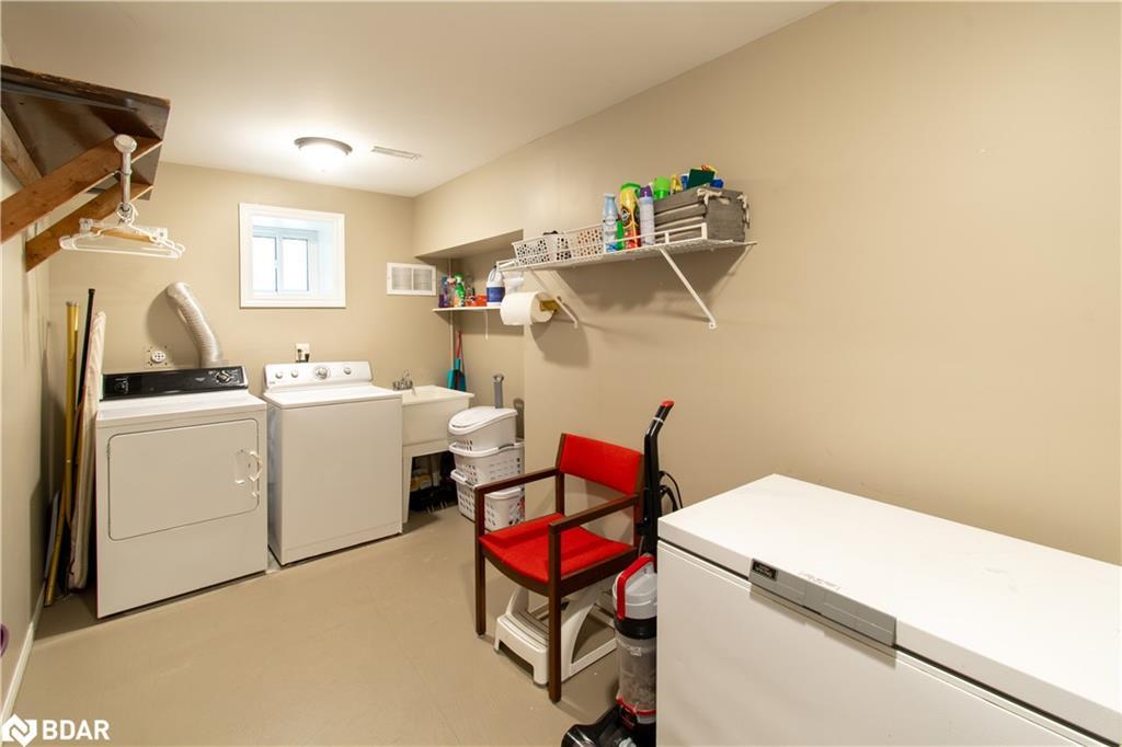 68 Dyer Drive, Wasaga Beach, ON - Indoor Photo Showing Laundry Room