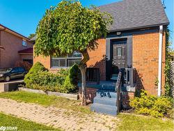 65 Barrhead Crescent Etobicoke, ON M9W 3Z8