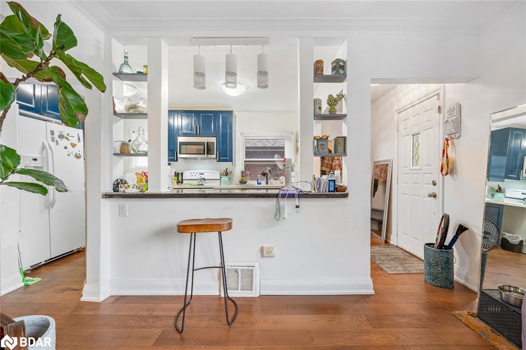 65 Barrhead Crescent, Etobicoke, ON - Indoor Photo Showing Kitchen