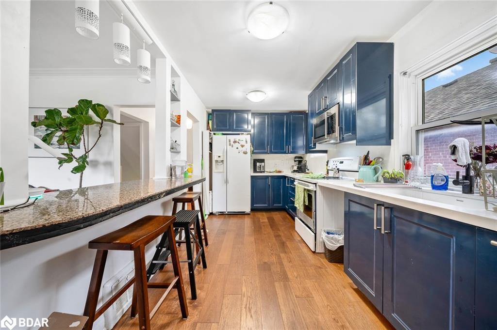 65 Barrhead Crescent, Etobicoke, ON - Indoor Photo Showing Kitchen