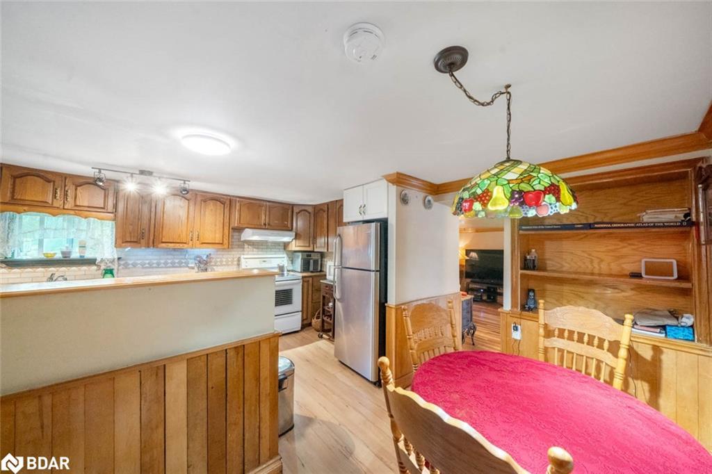 1291 Muskoka Rd 118 W, Bracebridge, ON - Indoor Photo Showing Kitchen
