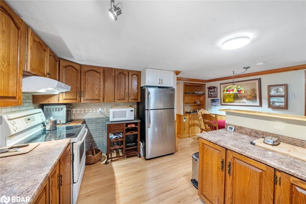 1291 Muskoka Rd 118 W, Bracebridge, ON - Indoor Photo Showing Kitchen