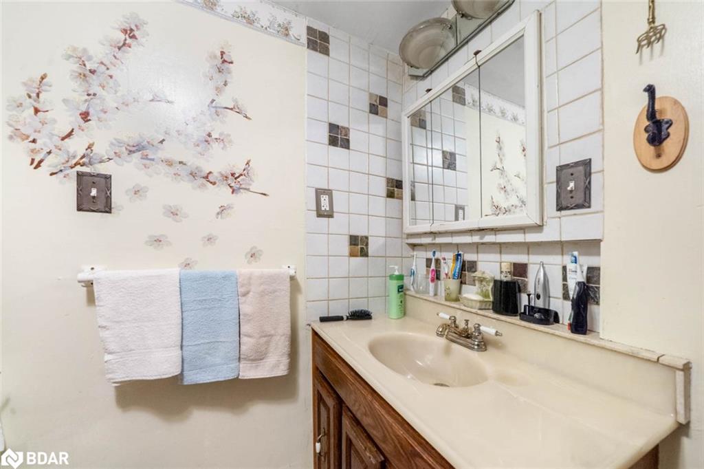 1291 Muskoka Rd 118 W, Bracebridge, ON - Indoor Photo Showing Bathroom