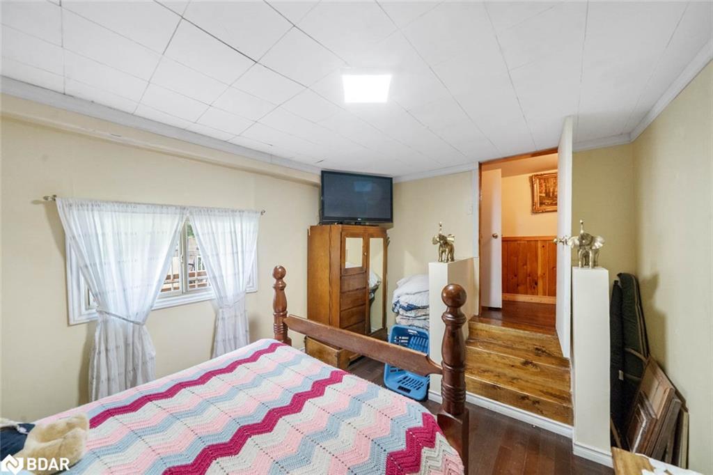 1291 Muskoka Rd 118 W, Bracebridge, ON - Indoor Photo Showing Bedroom