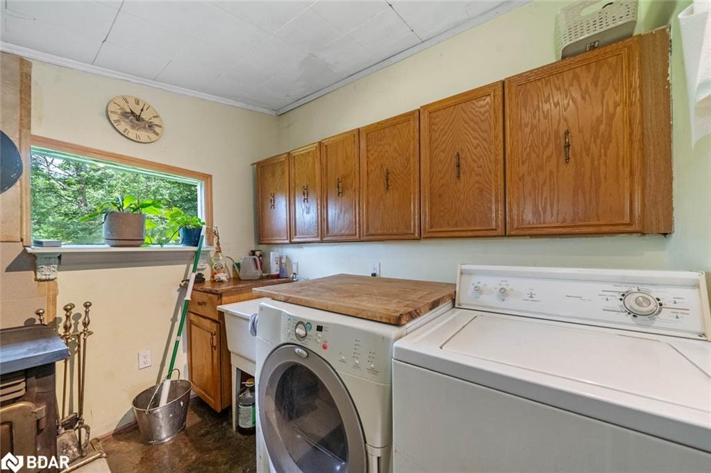 1291 Muskoka Rd 118 W, Bracebridge, ON - Indoor Photo Showing Laundry Room