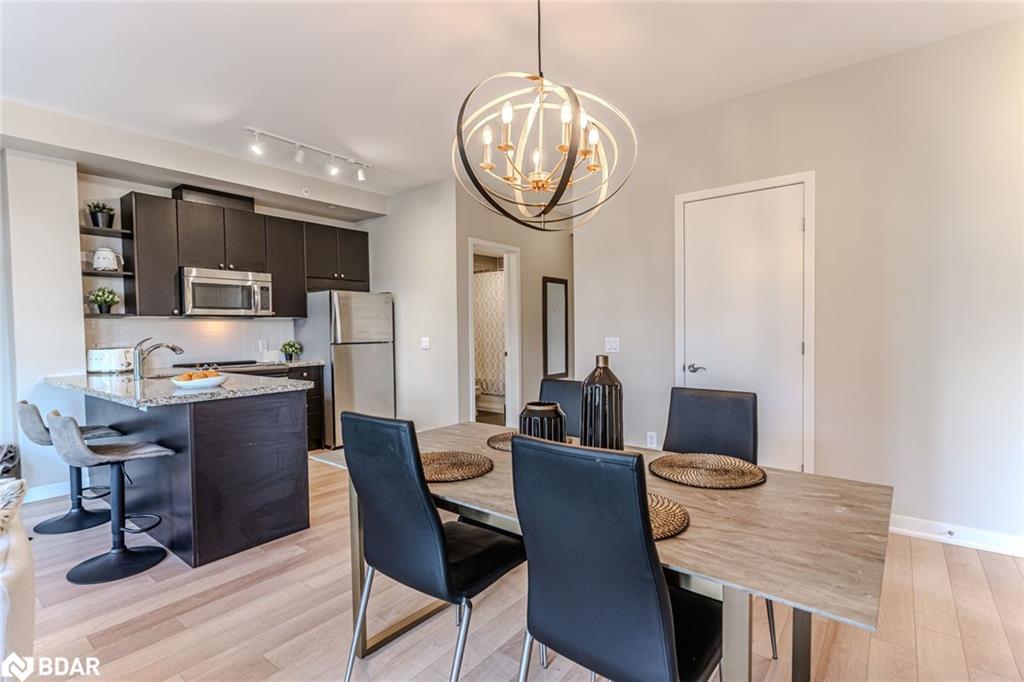 217-40 Horseshoe Boulevard, Oro-Medonte, ON - Indoor Photo Showing Dining Room
