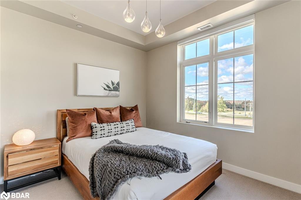 217-40 Horseshoe Boulevard, Oro-Medonte, ON - Indoor Photo Showing Bedroom