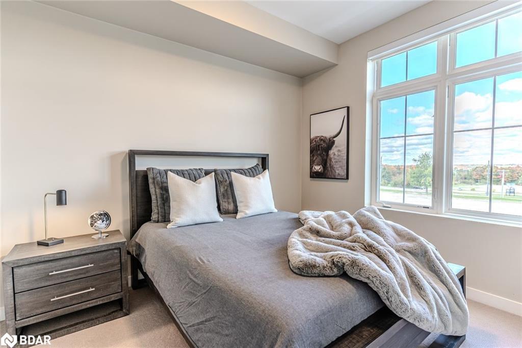 217-40 Horseshoe Boulevard, Oro-Medonte, ON - Indoor Photo Showing Bedroom