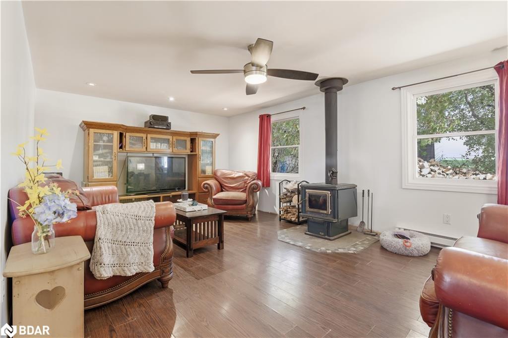 122 County Road 4, Douro, ON - Indoor Photo Showing Living Room