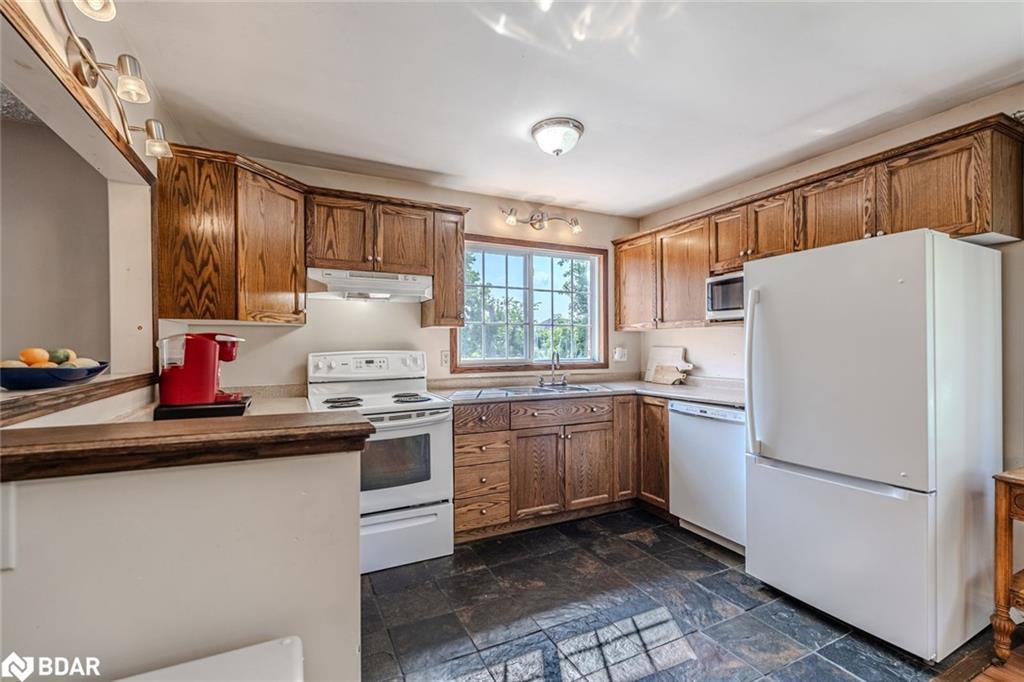 250 Sunnybrae Avenue, Innisfil, ON - Indoor Photo Showing Kitchen