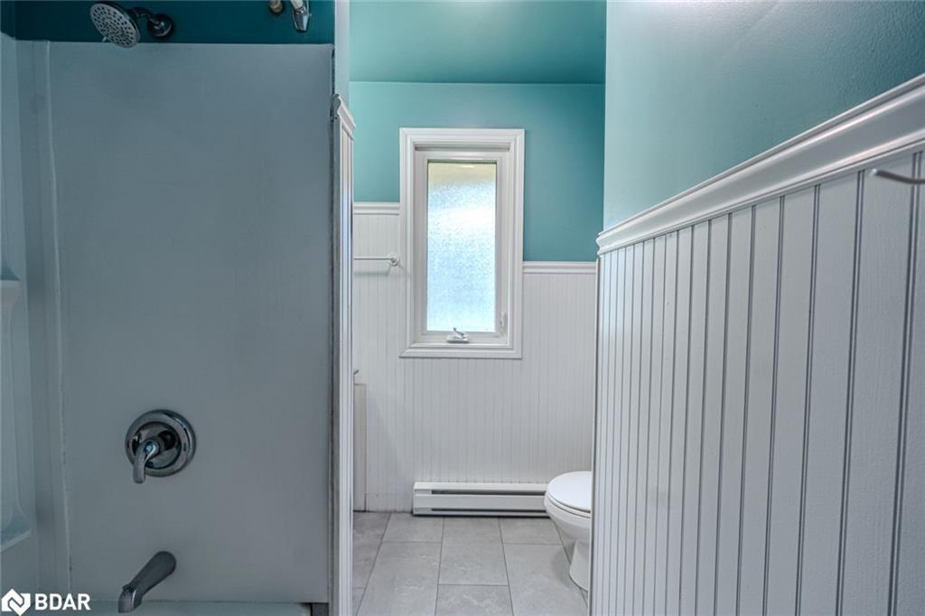 250 Sunnybrae Avenue, Innisfil, ON - Indoor Photo Showing Bathroom