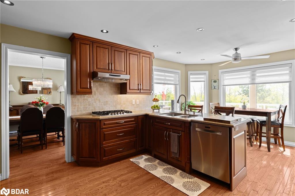 292 Leacock Drive, Barrie, ON - Indoor Photo Showing Kitchen With Double Sink