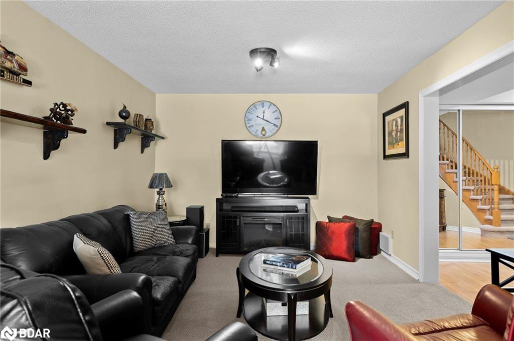 292 Leacock Drive, Barrie, ON - Indoor Photo Showing Living Room