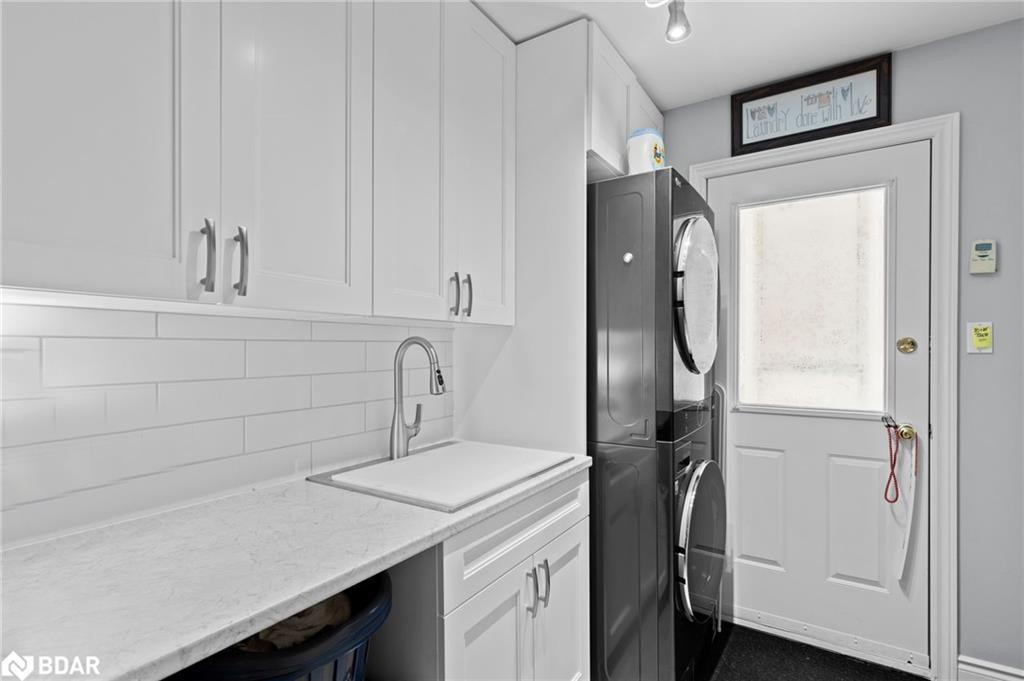 292 Leacock Drive, Barrie, ON - Indoor Photo Showing Kitchen