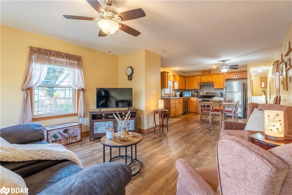 41 Cedarbush Crescent Pvt Crescent, Puslinch, ON - Indoor Photo Showing Living Room