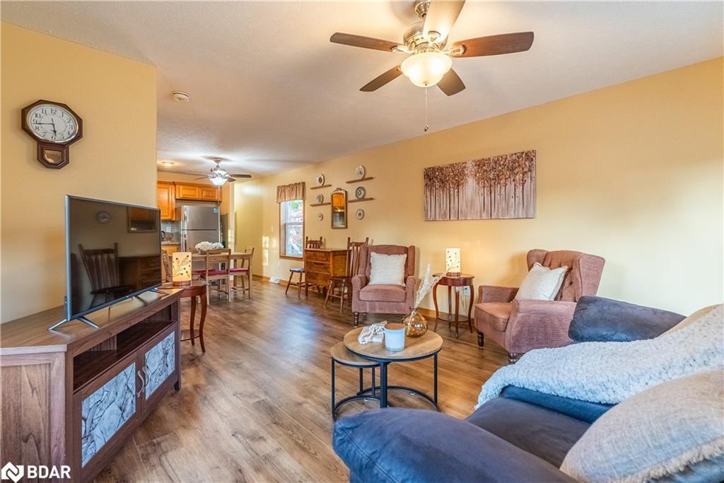 41 Cedarbush Crescent Pvt Crescent, Puslinch, ON - Indoor Photo Showing Living Room