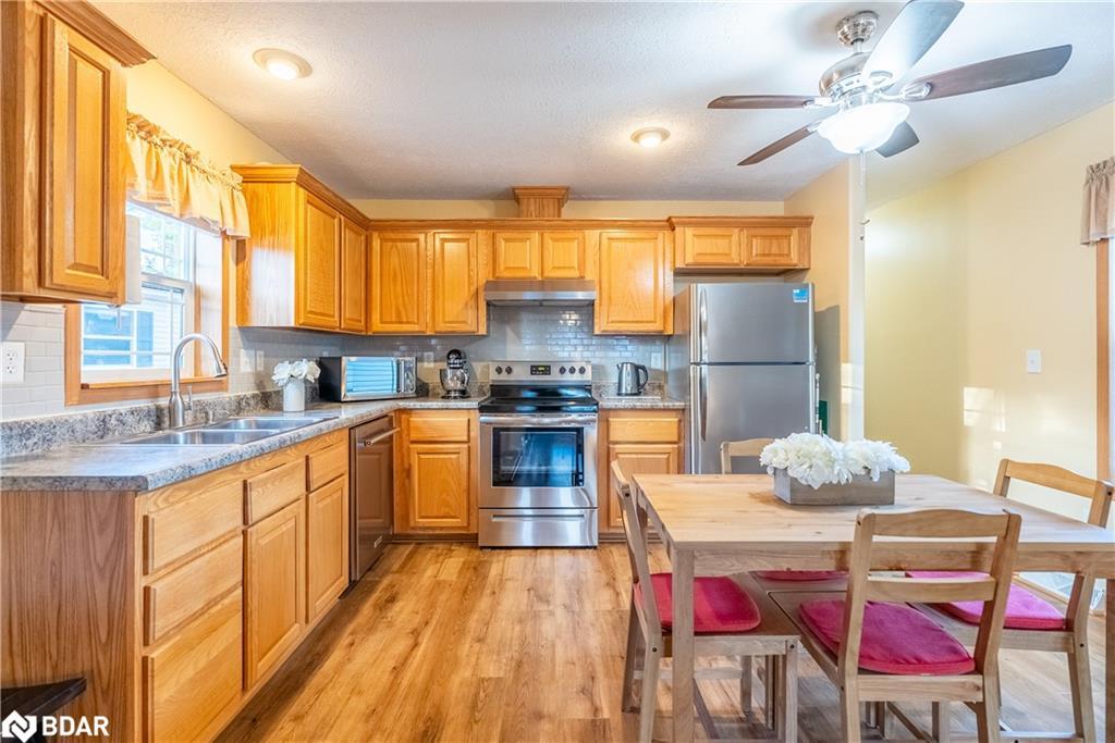 41 Cedarbush Crescent Pvt Crescent, Puslinch, ON - Indoor Photo Showing Kitchen With Stainless Steel Kitchen With Double Sink