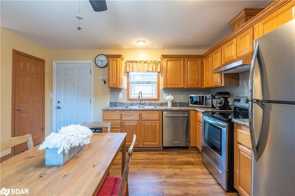 41 Cedarbush Crescent Pvt Crescent, Puslinch, ON - Indoor Photo Showing Kitchen With Stainless Steel Kitchen With Double Sink