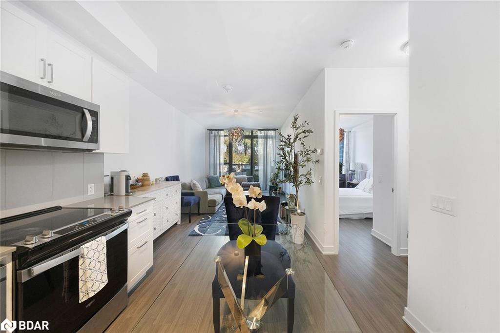 114-681 Yonge Street, Barrie, ON - Indoor Photo Showing Kitchen