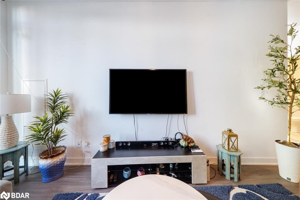 114-681 Yonge Street, Barrie, ON - Indoor