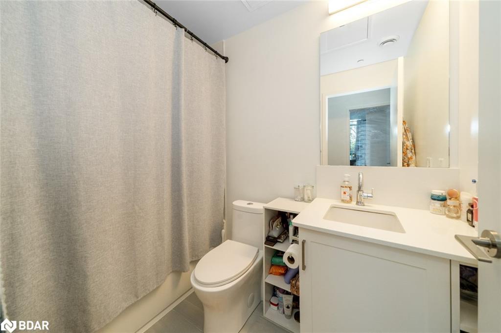 114-681 Yonge Street, Barrie, ON - Indoor Photo Showing Bathroom