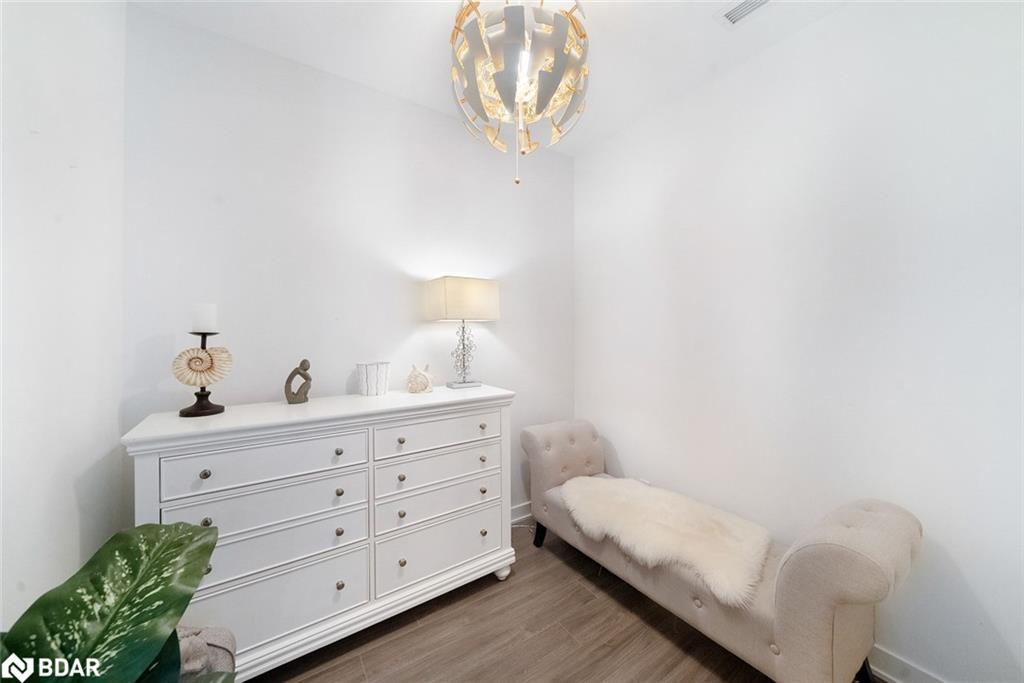 114-681 Yonge Street, Barrie, ON - Indoor Photo Showing Bedroom