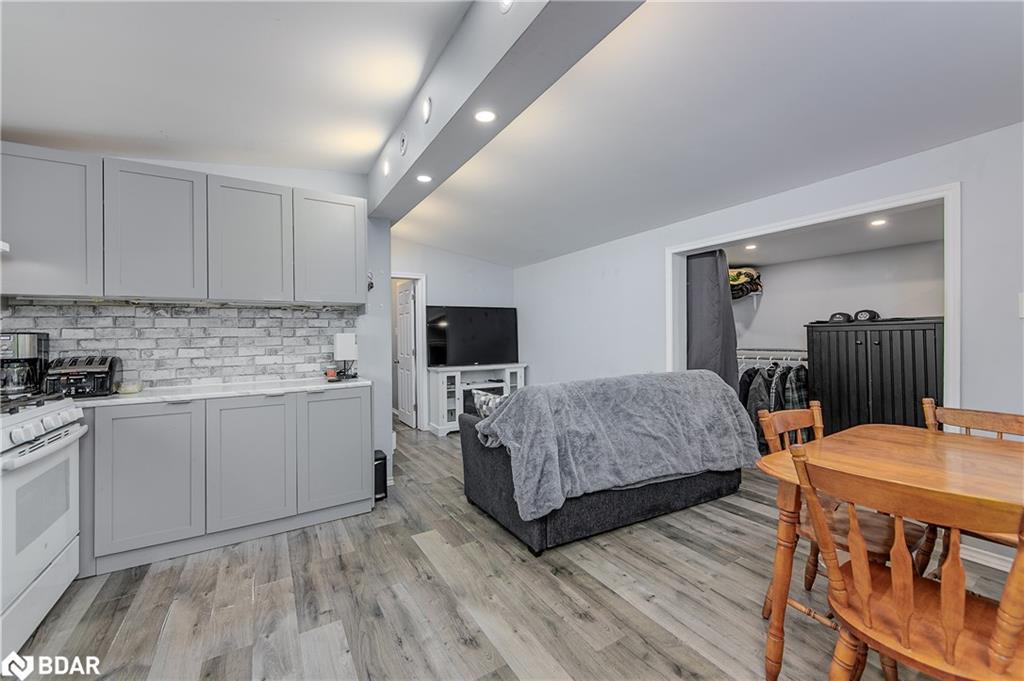 7 60Th Street S, Wasaga Beach, ON - Indoor