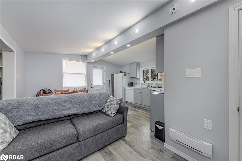 7 60Th Street S, Wasaga Beach, ON - Indoor Photo Showing Living Room