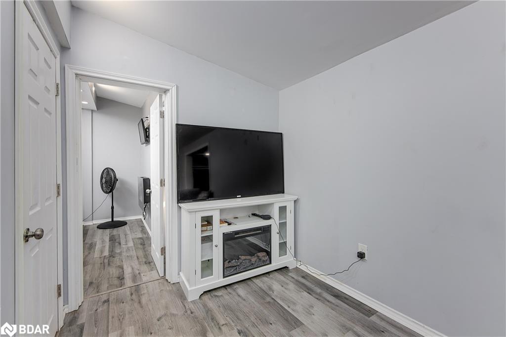 7 60Th Street S, Wasaga Beach, ON - Indoor