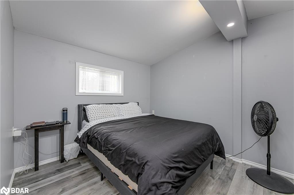 7 60Th Street S, Wasaga Beach, ON - Indoor Photo Showing Bedroom