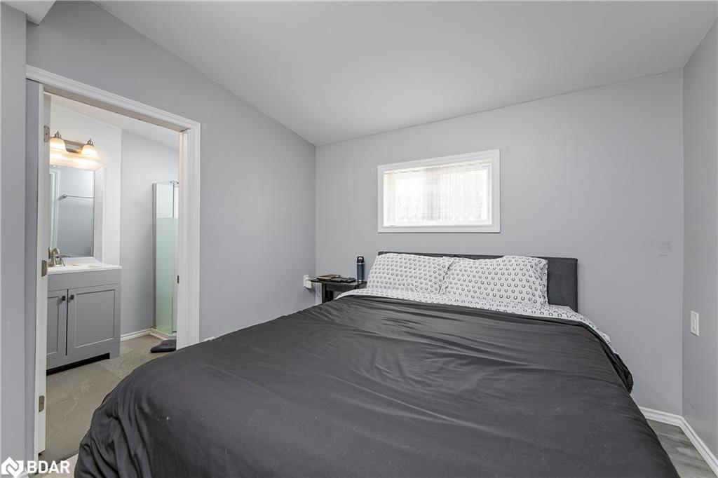 7 60Th Street S, Wasaga Beach, ON - Indoor Photo Showing Bedroom