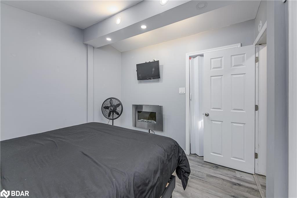 7 60Th Street S, Wasaga Beach, ON - Indoor Photo Showing Bedroom