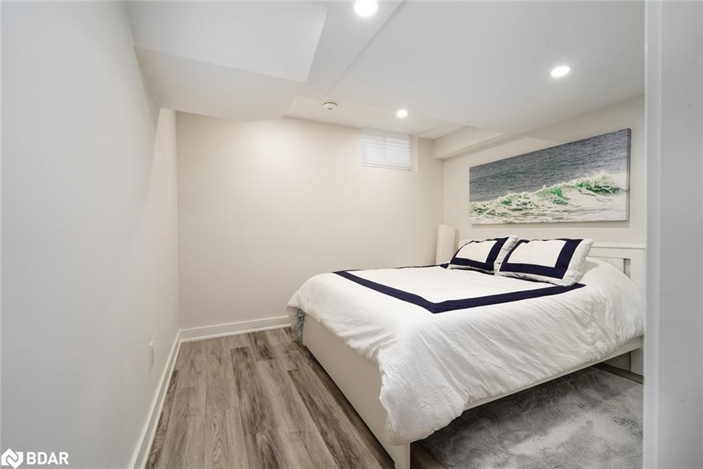 2199 Dawson Crescent, Innisfil, ON - Indoor Photo Showing Bedroom