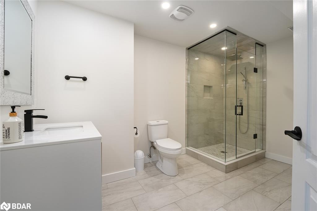 2199 Dawson Crescent, Innisfil, ON - Indoor Photo Showing Bathroom