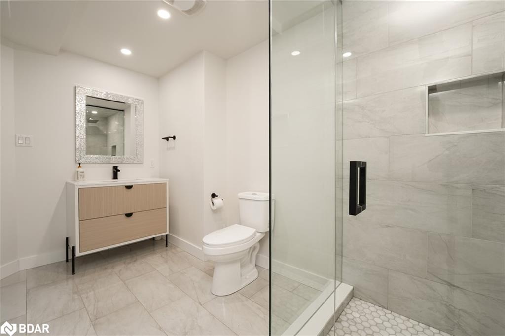 2199 Dawson Crescent, Innisfil, ON - Indoor Photo Showing Bathroom