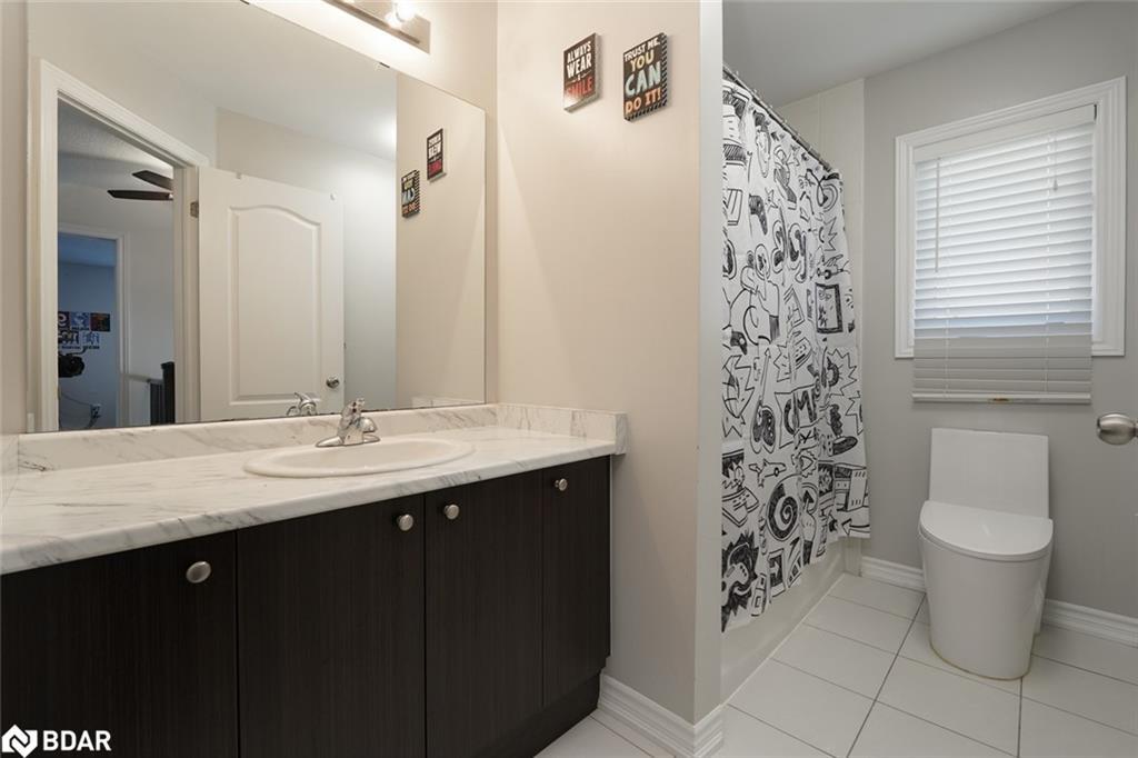 2199 Dawson Crescent, Innisfil, ON - Indoor Photo Showing Bathroom