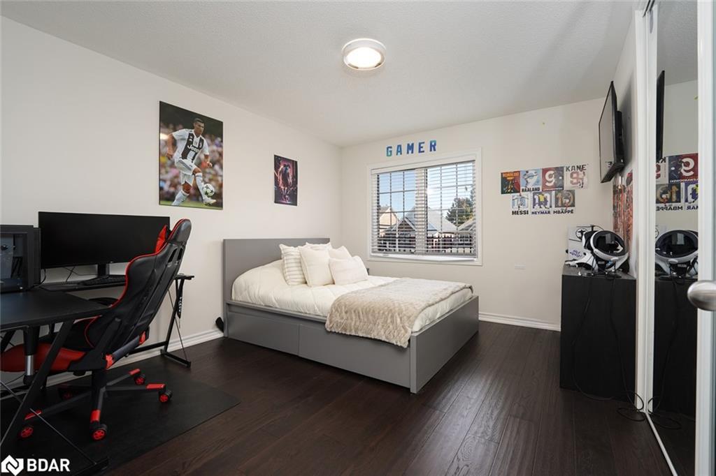 2199 Dawson Crescent, Innisfil, ON - Indoor Photo Showing Bedroom